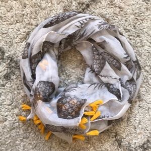 Francesca’s 🍍 scarf